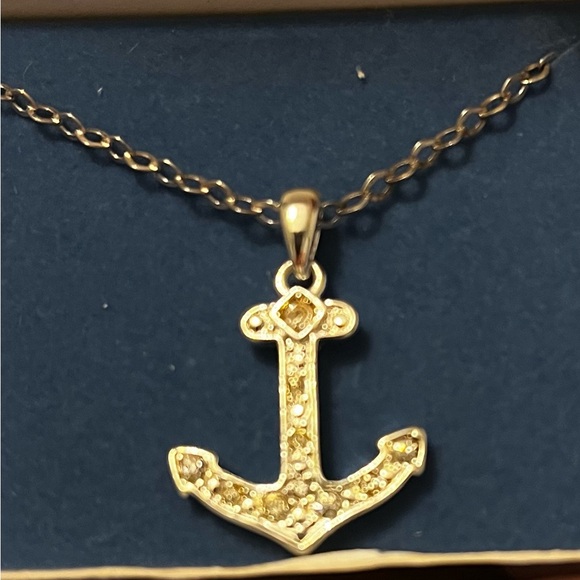New In Box. 2005 Avon Silver Anchor
Necklace With 28" Chain - Picture 3 of 10